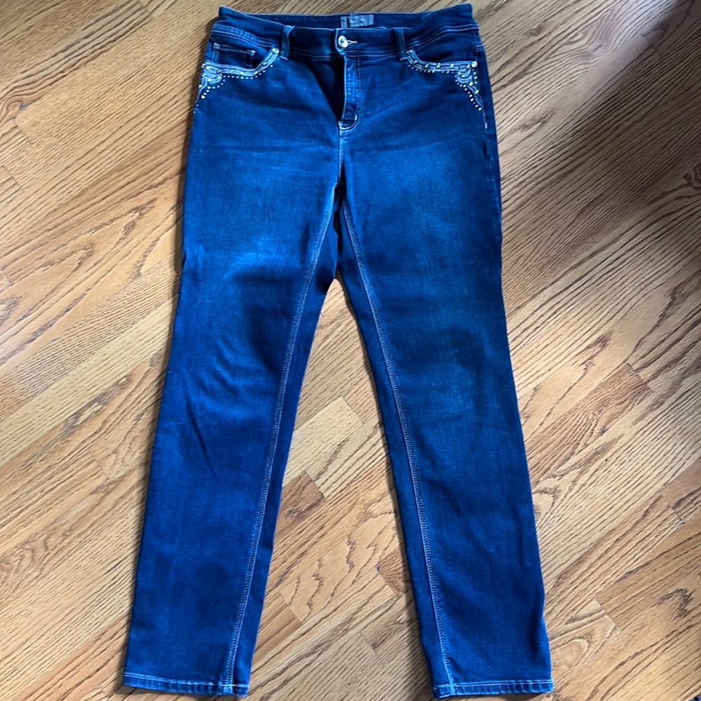 Chicos size 2 So Slimming Jeans